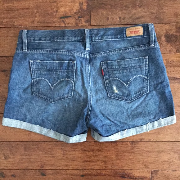 Levi’s shorts - Picture 2 of 4